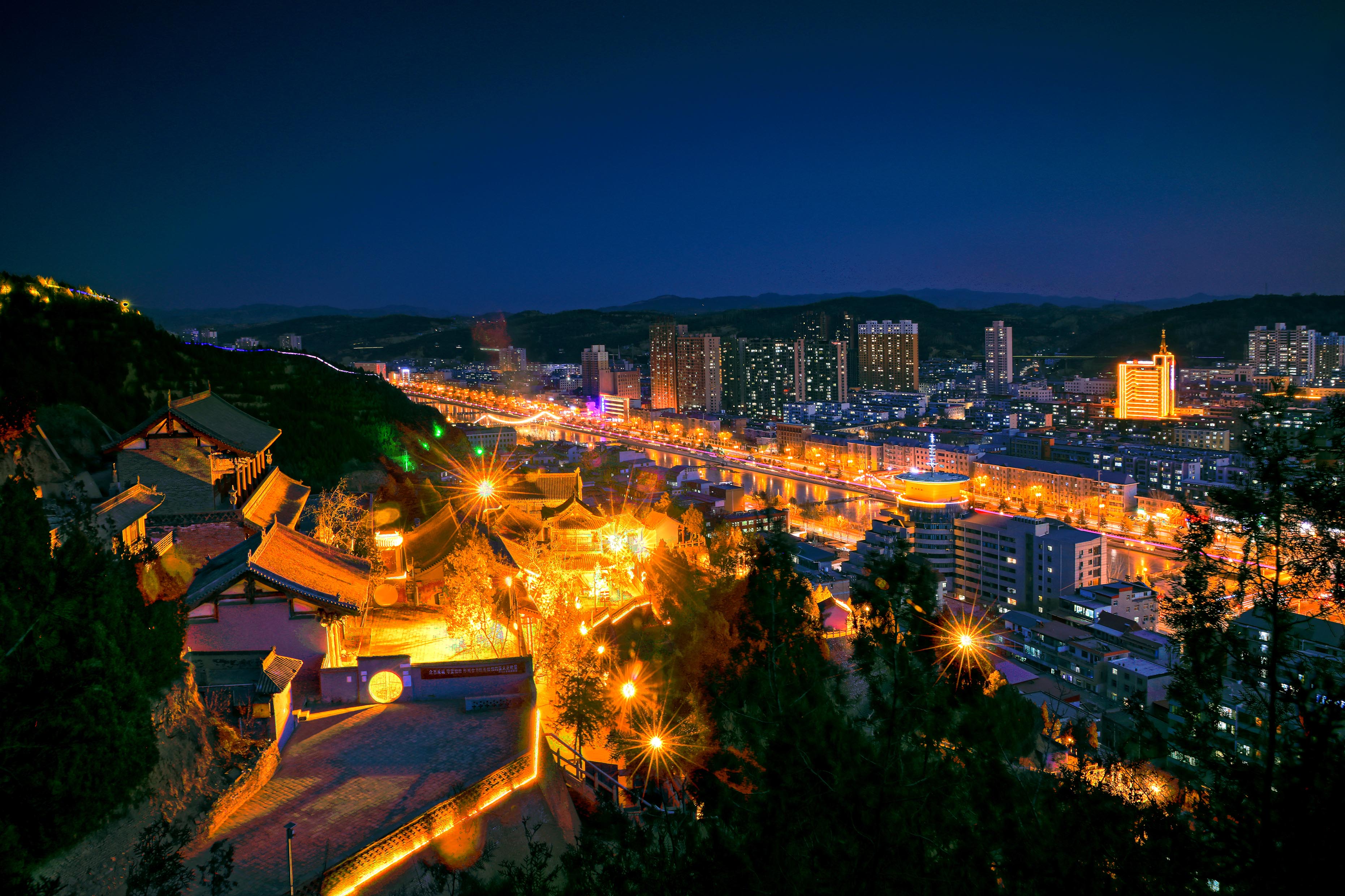 桂林王城桂林市区夜景-4K_3840X2160_高清视频素材下载(编号:2965364)_实拍视频_光厂(VJ师网) www.vjshi.com